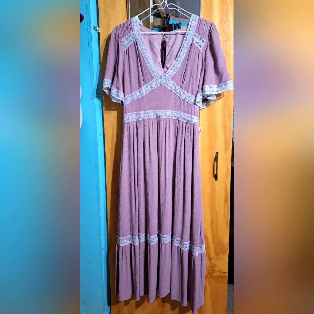 Elegant Lace-Trimmed Purple Dress Size L